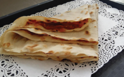 WRAP MET AUBERGINEKAVIAAR